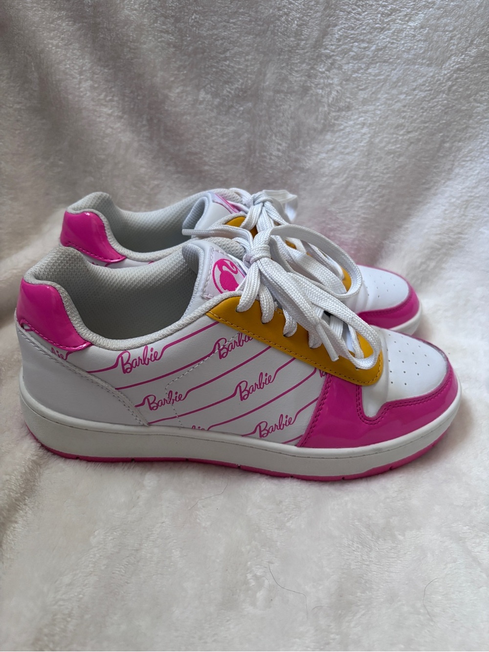 Barbie Low Top Sneakers Women's Size 7 Pink White Logo Lace Up Casual Shoes - Picture 2 of 9